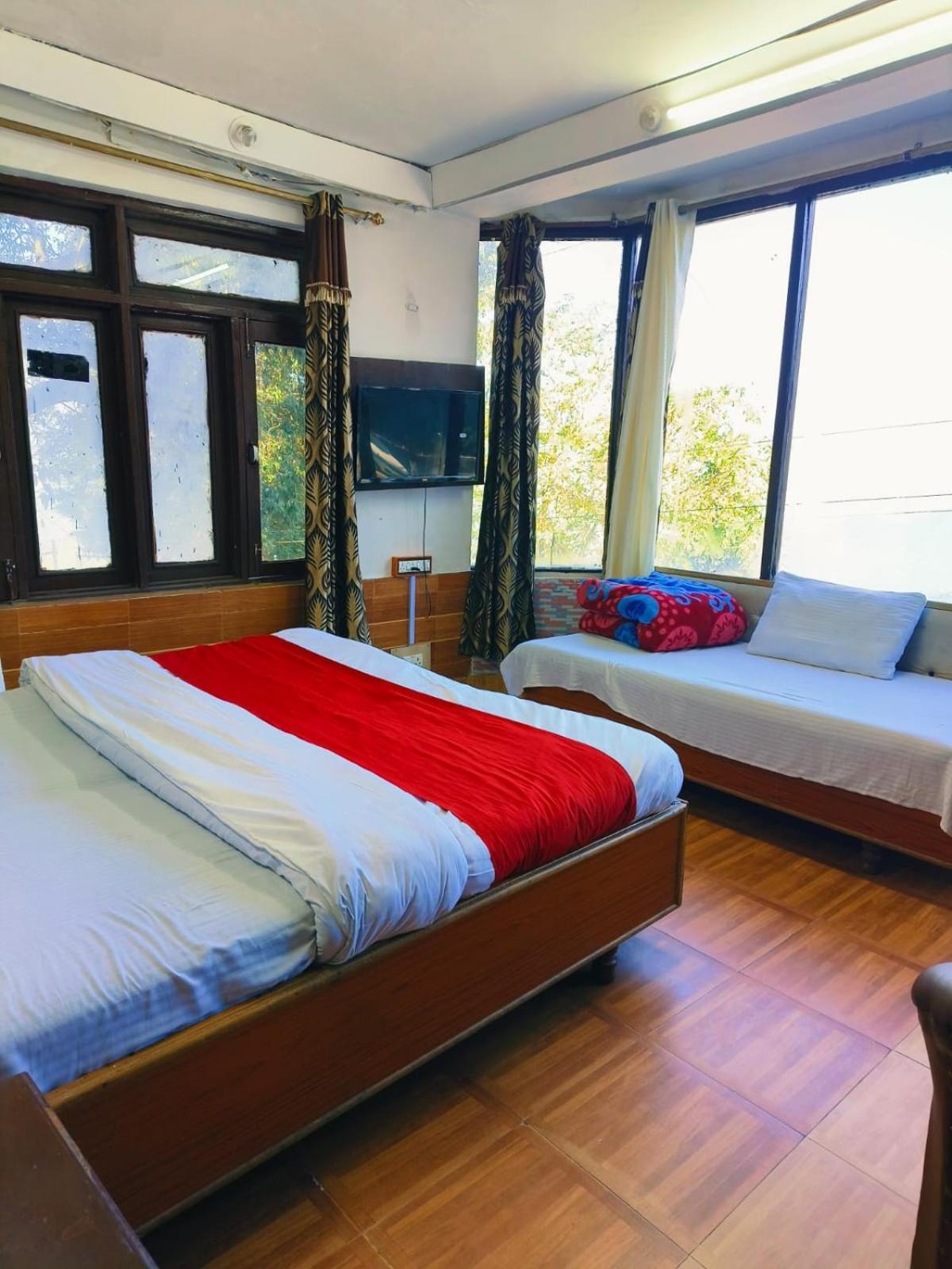 Hotel Holiday Dalhousie - Near Ghandhi Chowk Mall Road 外观 照片